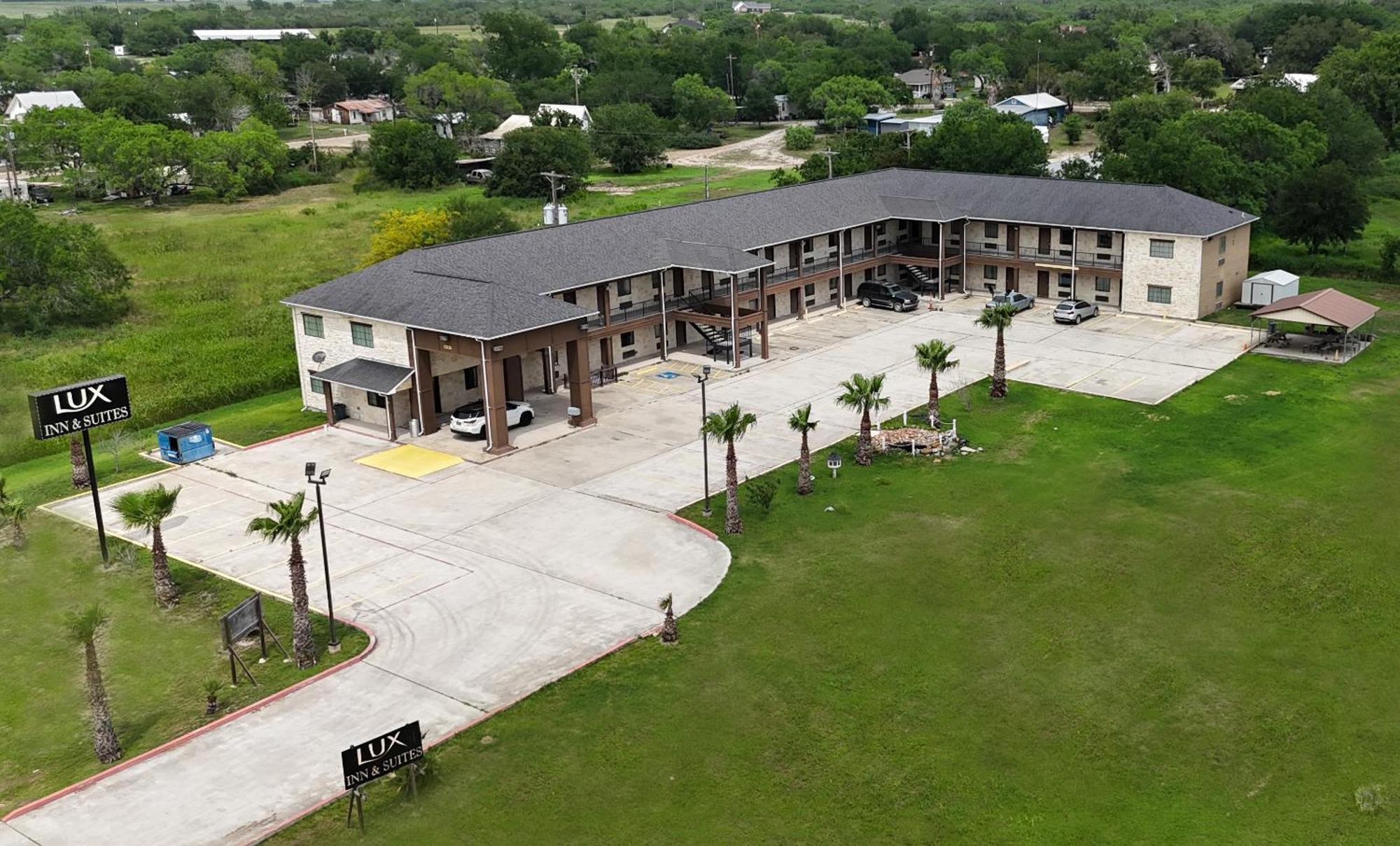Lux Inn And Suites Three Rivers Exteriér fotografie