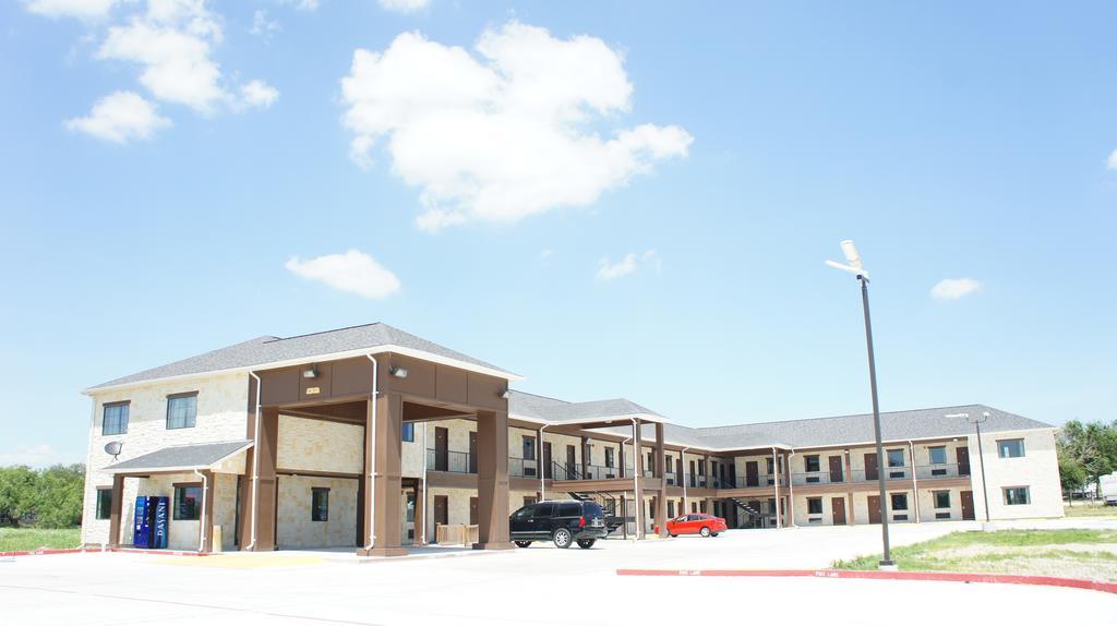 Lux Inn And Suites Three Rivers Exteriér fotografie