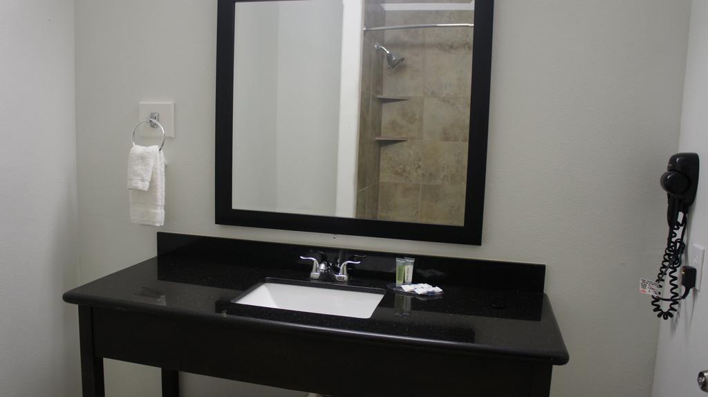 Lux Inn And Suites Three Rivers Pokoj fotografie