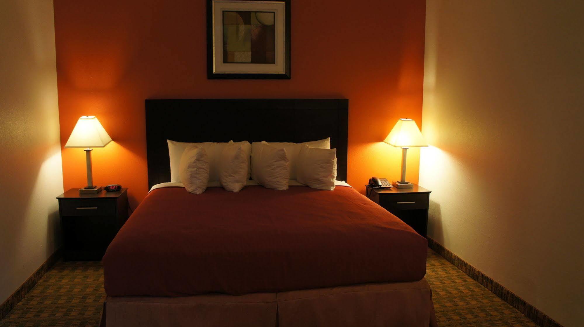 Lux Inn And Suites Three Rivers Exteriér fotografie